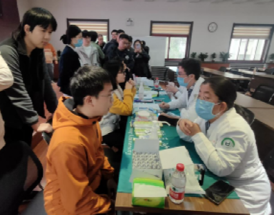 jinnianhui官网数学与统计学院举行口腔安康宣教及义诊举动 助力师生保护口(图3)